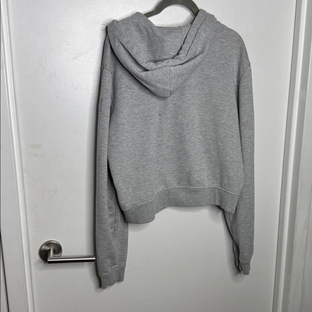 Alo Yoga Accolade Full Zip Hoodie in Athletic Heather Grey - Picture 4 of 4